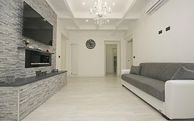 Joivy Stylish 3-Bed Flat Near The Genoa Aquarium